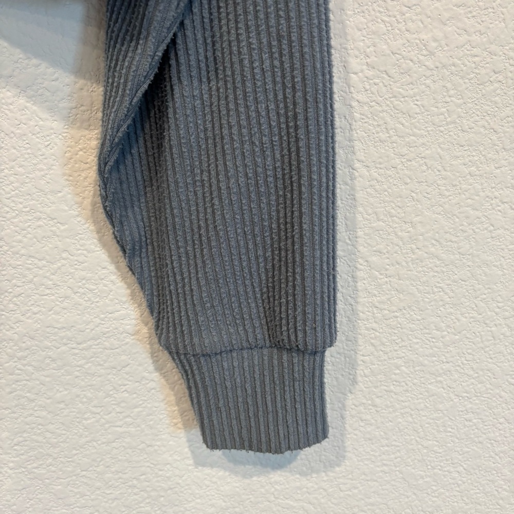Cropped Ribbed Hoodie Sweater - Gray - Picture 7 of 9
